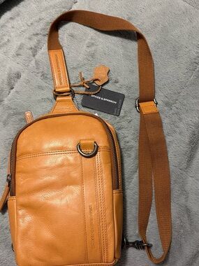 Spikes & Sparrow Men's Tan Leather Crossbody Sling Bag